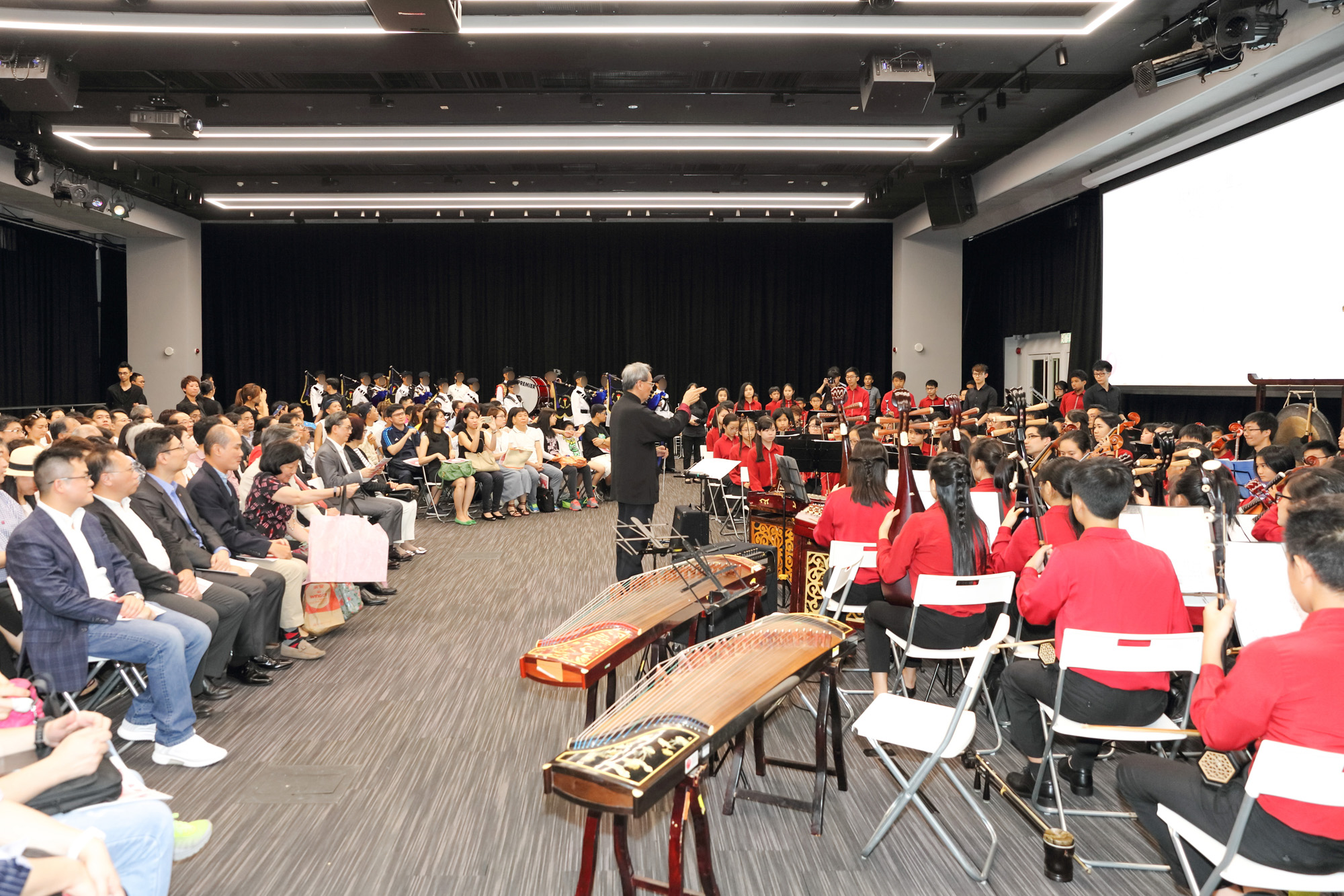 圖三，歌連臣角懲教所步操樂隊聯同青年音樂訓練基金於二零一七年七月一日舉行兩場音樂會。